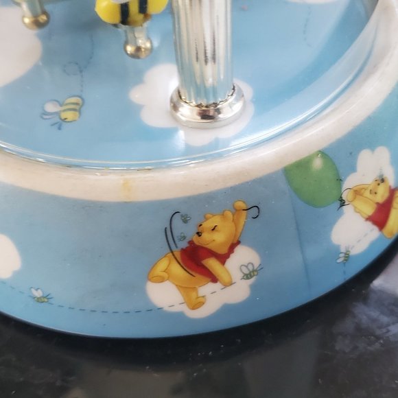 Winnie The Pooh Bees and Ballons Anniversary Clock - Picture 8 of 14